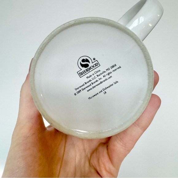 Vintage 2009 Precious Moments Winter Ice Skating mug - Picture 6 of 8